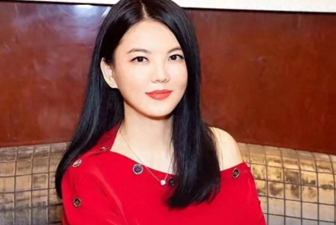 李湘不忍了！公开回应与释永信的真实关系，亲吻照的真相终于大白。主要信源：（钱