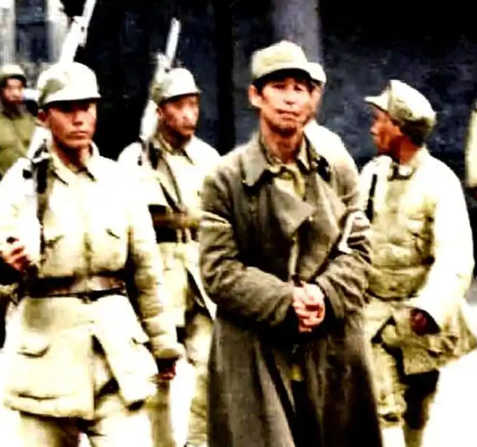 1949年4月24日太原解放，解放军攻入阎锡山复兴楼，抓获一批身着国军军装、说日