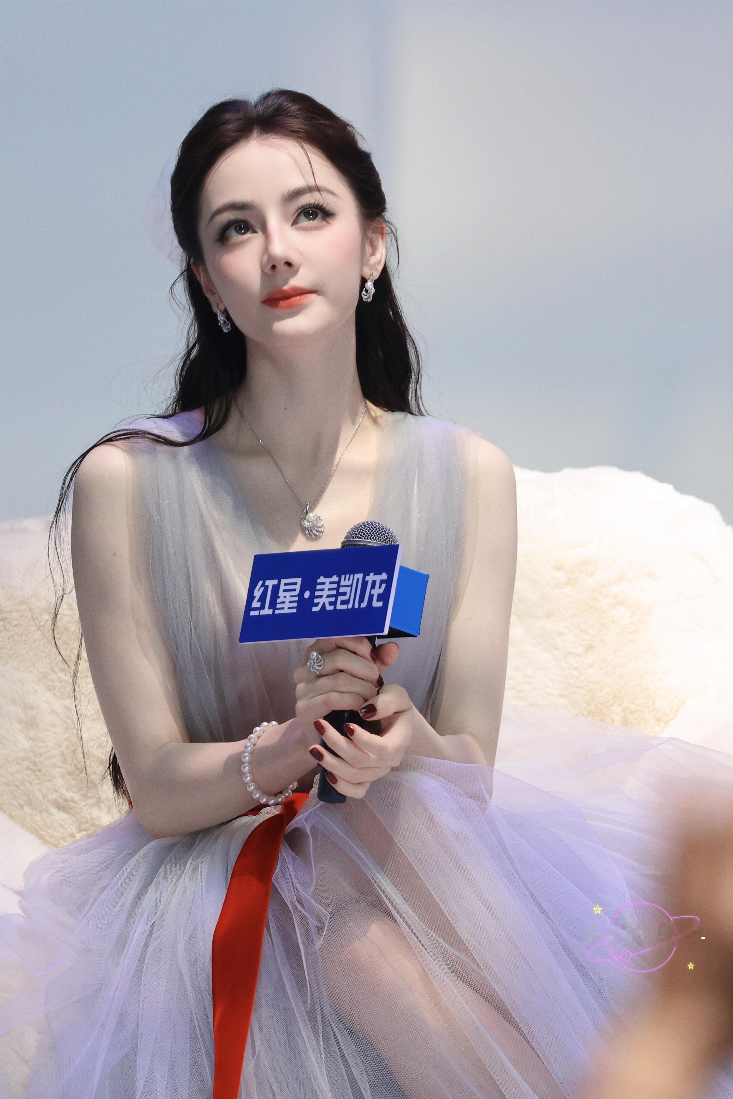 【投稿】女娲的偏心迪丽热巴让所有见过她的人都有目共睹了….（cr.小糯米团子