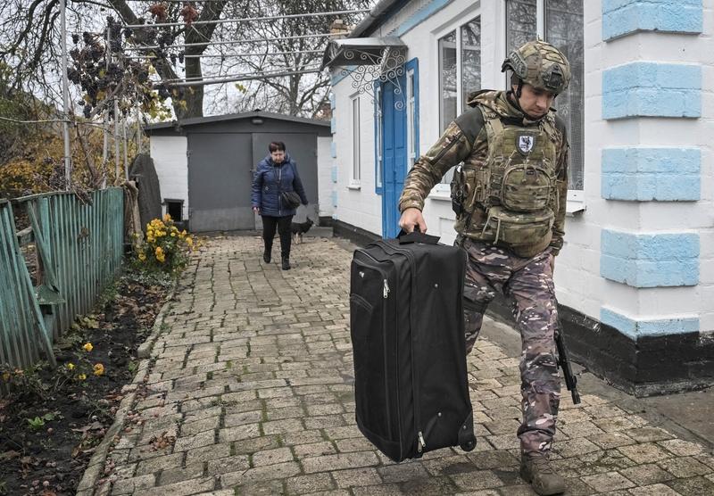 当地时间12月1日晚，俄罗斯国防部宣布，俄军已控制顿涅茨克地区红军城和哈尔科夫州