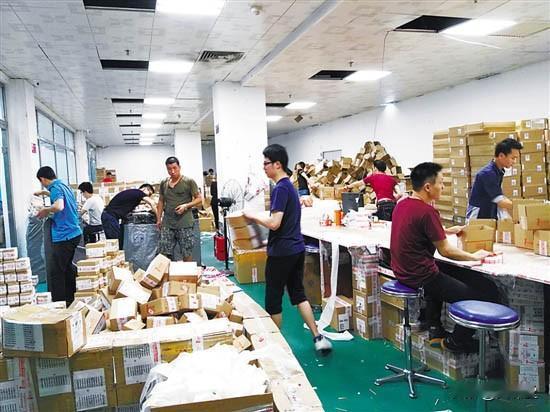 钟睒睒这段话，几乎把整个电商行业穿了十几年的“皇帝新衣”直接扒了下来。钟睒睒认为