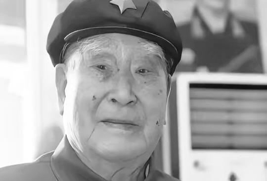 1943年，华北敌后区域，烽烟四起，八路军政委秦光腰部中弹，没有援军，他只能故作