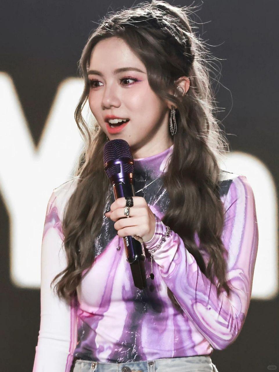 凭实力掀翻资本的两位音乐巨星！最近被两位新生代音乐人给震撼到了，一位叫毛不易，