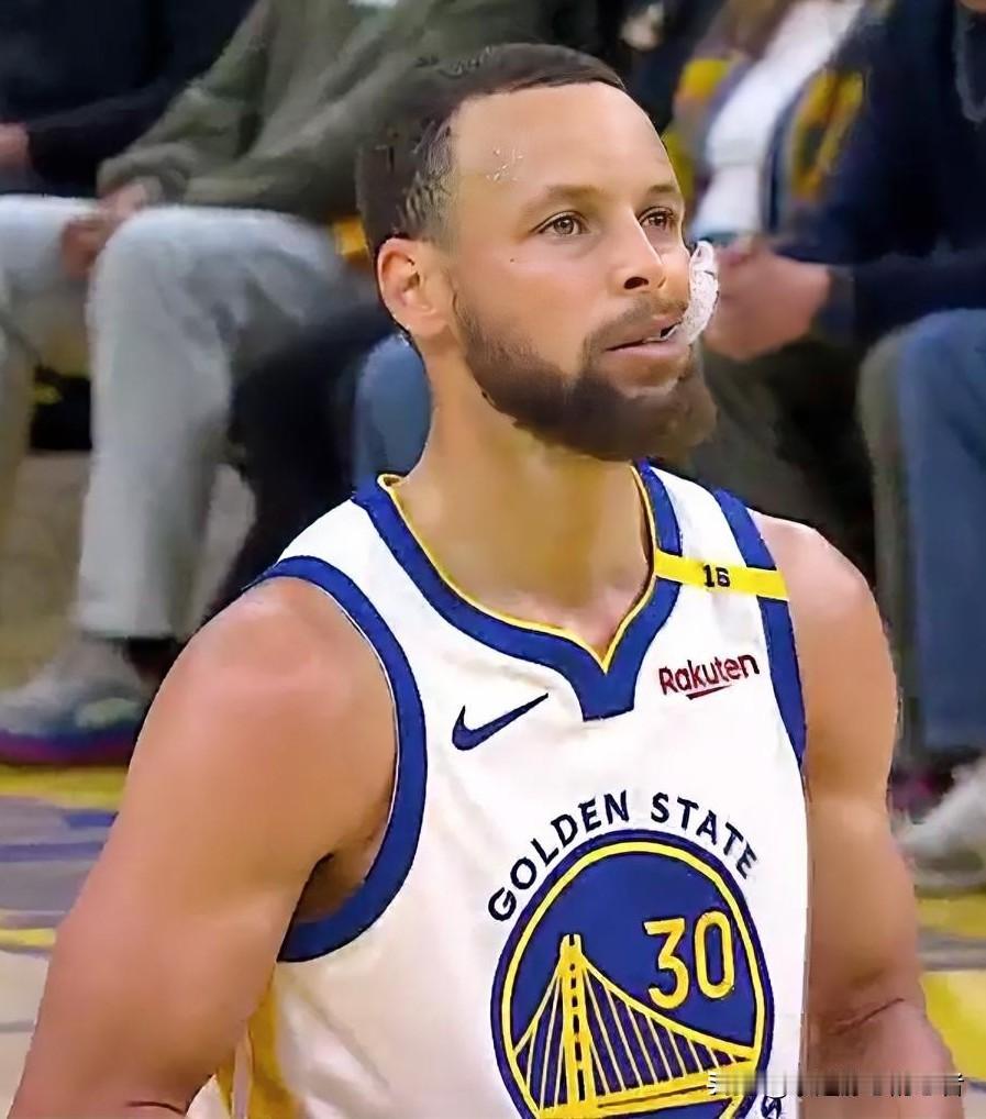 新赛季打到目前！！库里总共打了8场比赛！！！场均上场：31.1分钟。得到：2