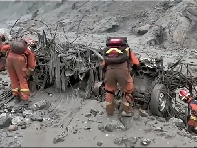 吉隆河谷这次遭遇的泥石流，其破坏力远超常规认知。从地质力学角度看，这属于典型的高