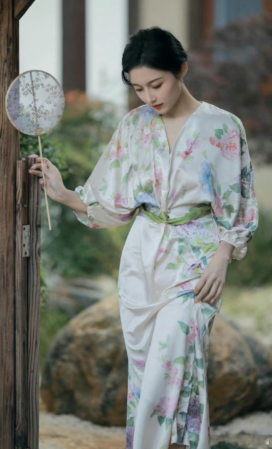 80后、90后离婚率高，主要有以下几个原因：1、婚前性行为的普及使婚姻忠诚度大幅