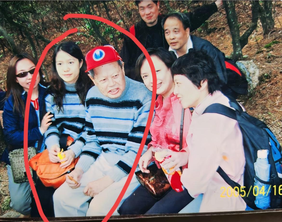 对不起，翁帆女士是我肤浅了，看到这张20多年前的老照片，我才明白，虽然隔