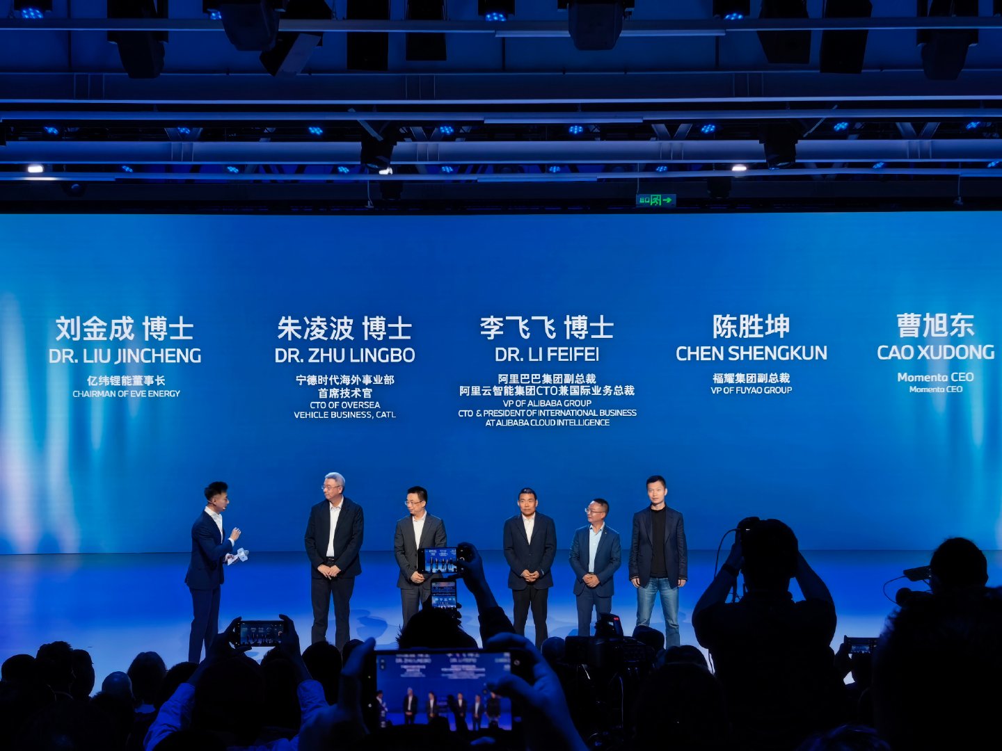 宝马供应商们都说和宝马合作期间脱了好几层皮说宝马质量要求确实高然后供应商们一人订了一辆宝马iX3说明