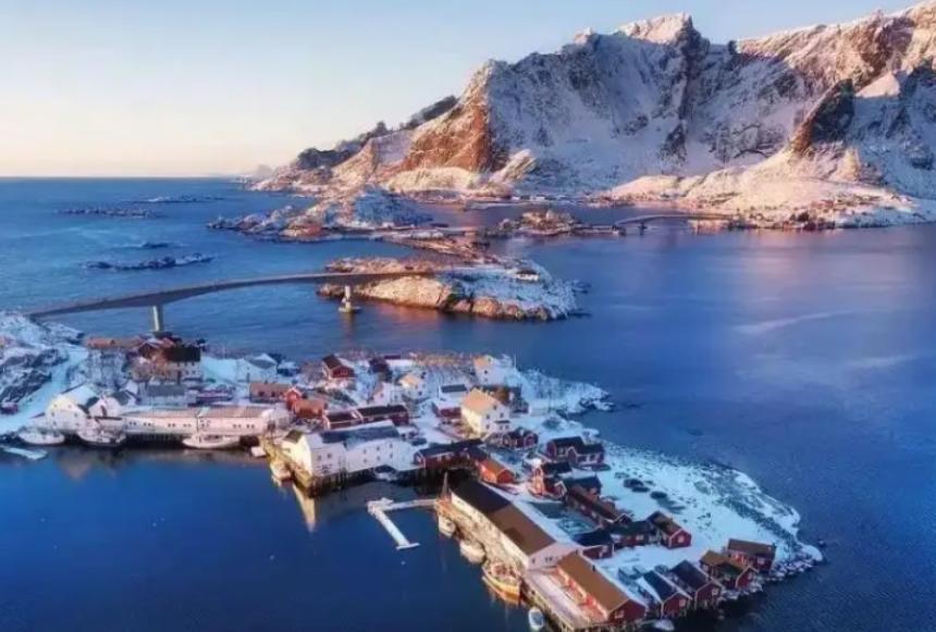 世界第一大岛，格陵兰，名义上，它属于丹麦，但地图摊开，丹麦远在3000公里外，而