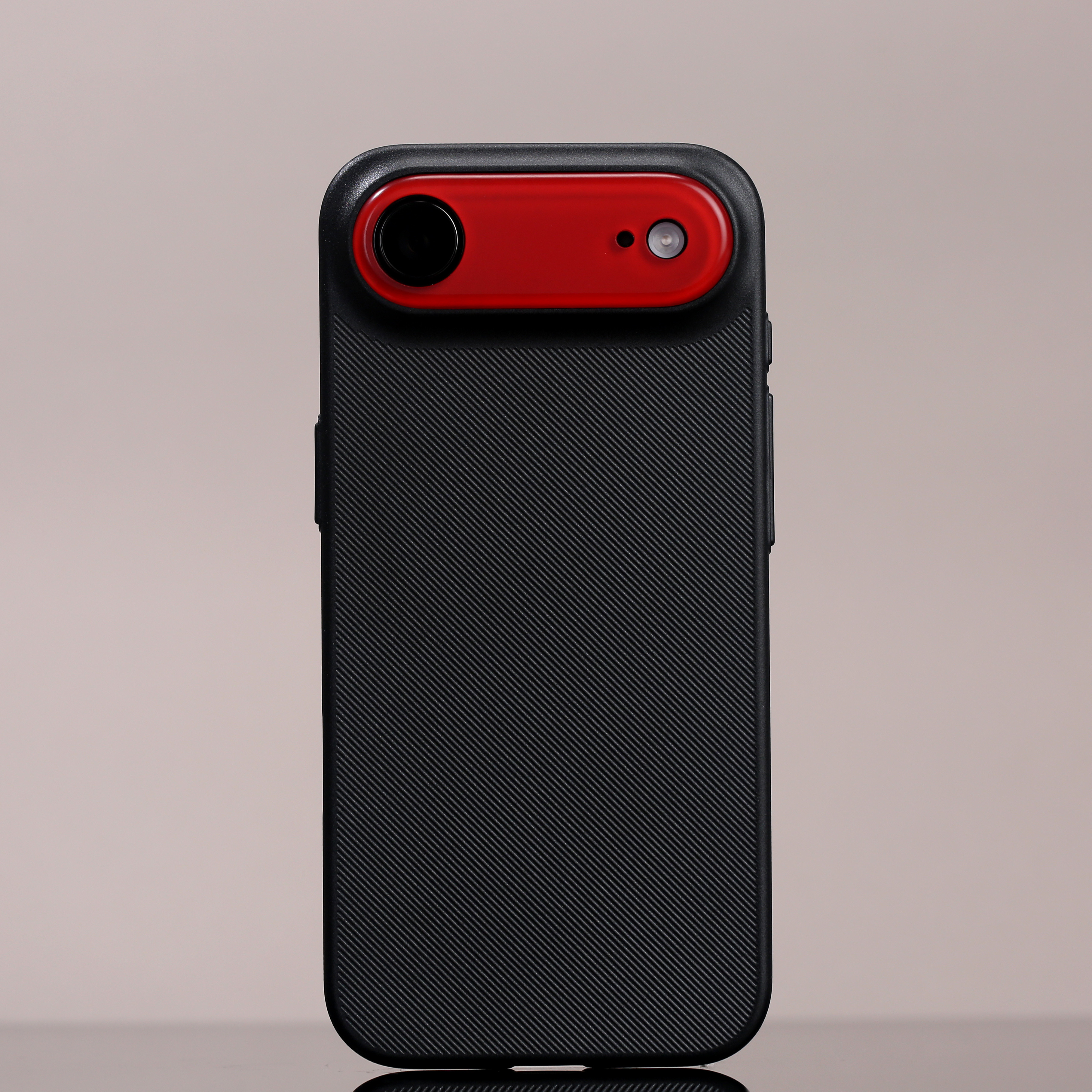 前两天刷到一个消息说iPhoneAir是苹果新任CEO主导的，他喜欢超薄。