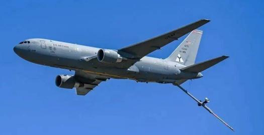 5月5号波斯湾上空突然出事，一架刚从阿联酋宰夫拉空军基地起飞的美军KC-