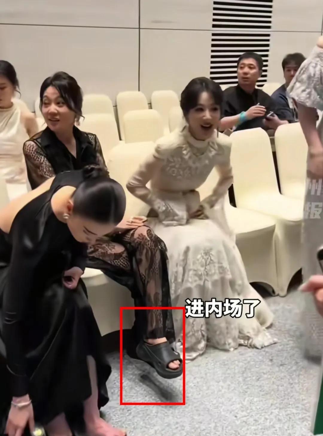 杨紫的美貌不吸引我宋佳正在穿高跟鞋也没吸引到我最吸引人的是闫妮，没想到她居然