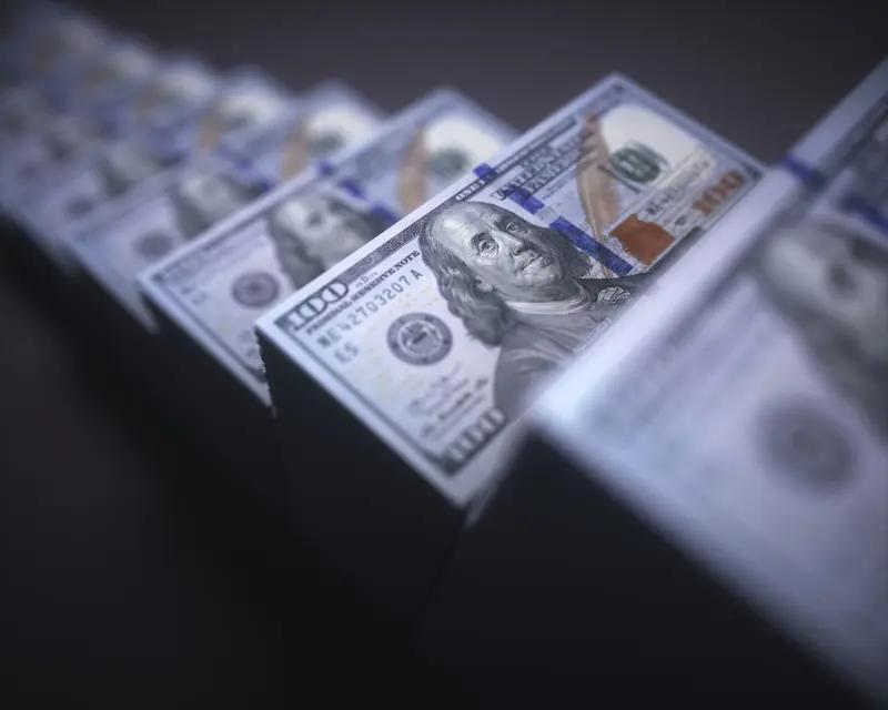 一份特殊的“收藏”在世人面前揭开——3.2亿现金，许多已生出霉斑。起初听闻，脑海