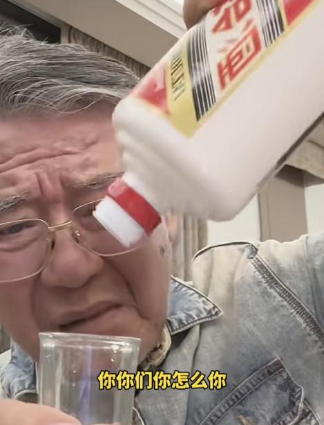 老戏骨李立群这回真破防了，平时精打细算的他，千防万防家贼难防。自己珍藏半辈子、估
