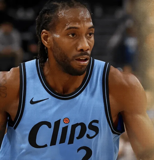 美国记者Shams在今天的一档节目中更新了伦纳德的伤势情况。美记表示科怀-伦纳