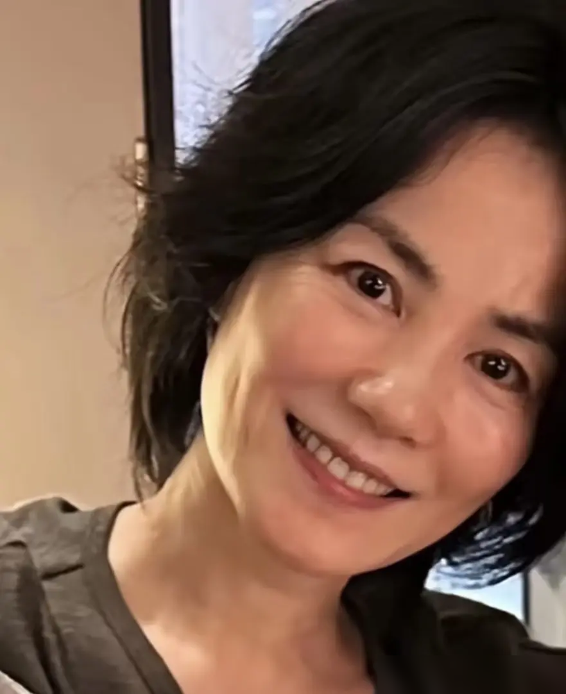 容祖儿一句提问，直接把张柏芝架火上烤。她当众问谢霆锋，王菲张柏芝谁更单纯？谢霆锋没犹豫，点名王菲，还