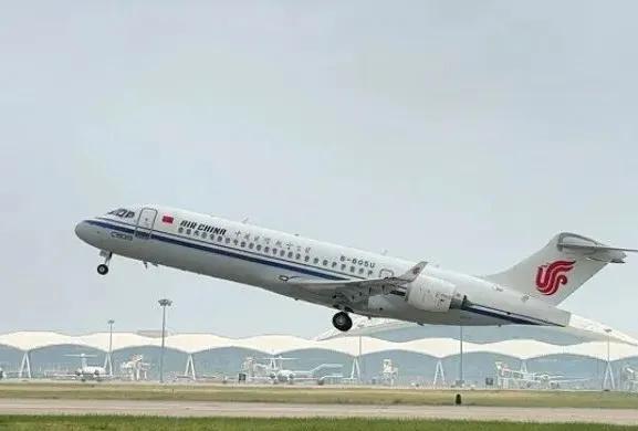 909客机国际航班首飞成功，这是历史性的一刻！它标志着我国航空工业已迈向新的高度