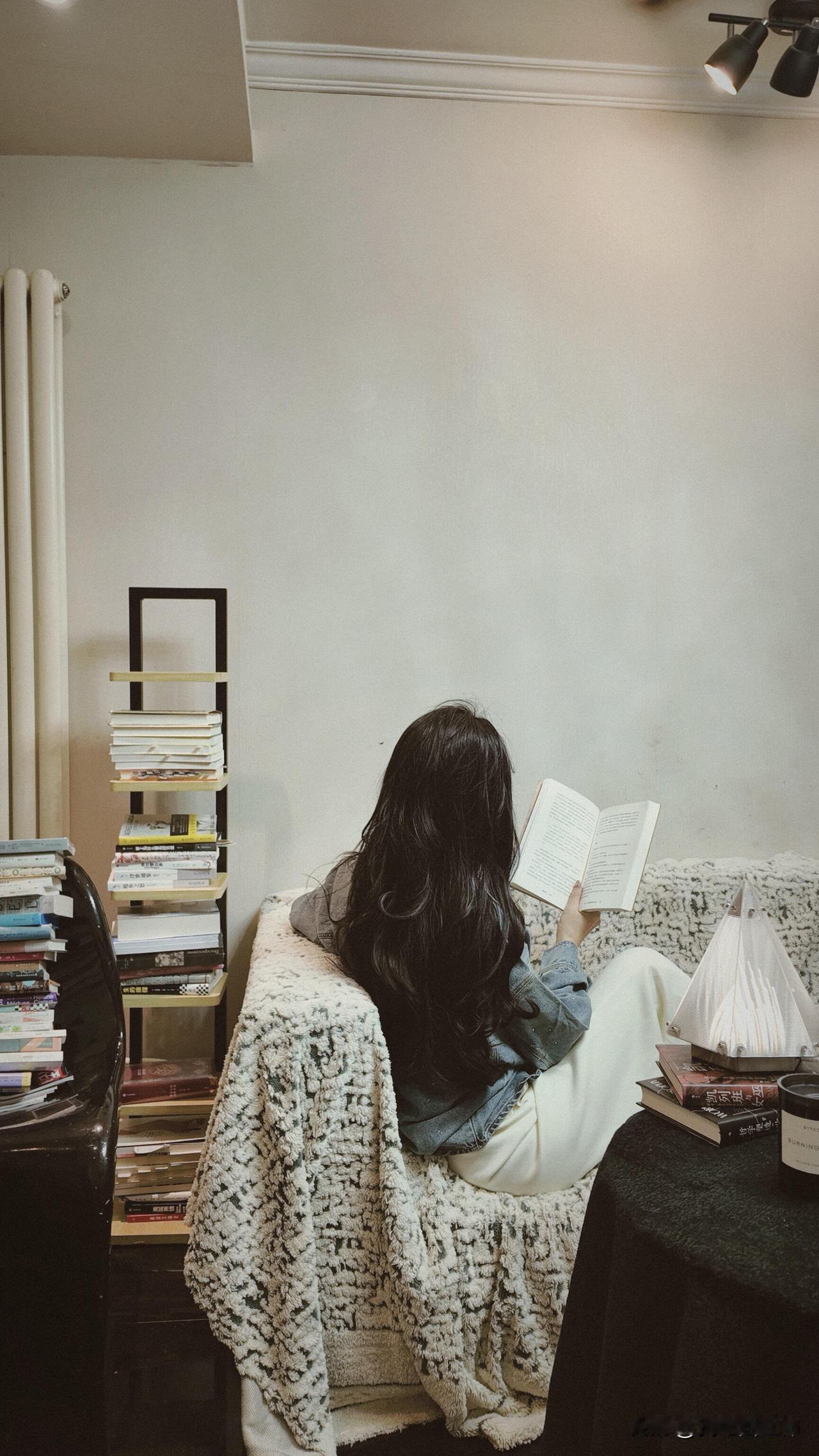 你要是不狠心换掉那个摆烂的自己，就等着被生活换掉。真正的美女，早就把人生调