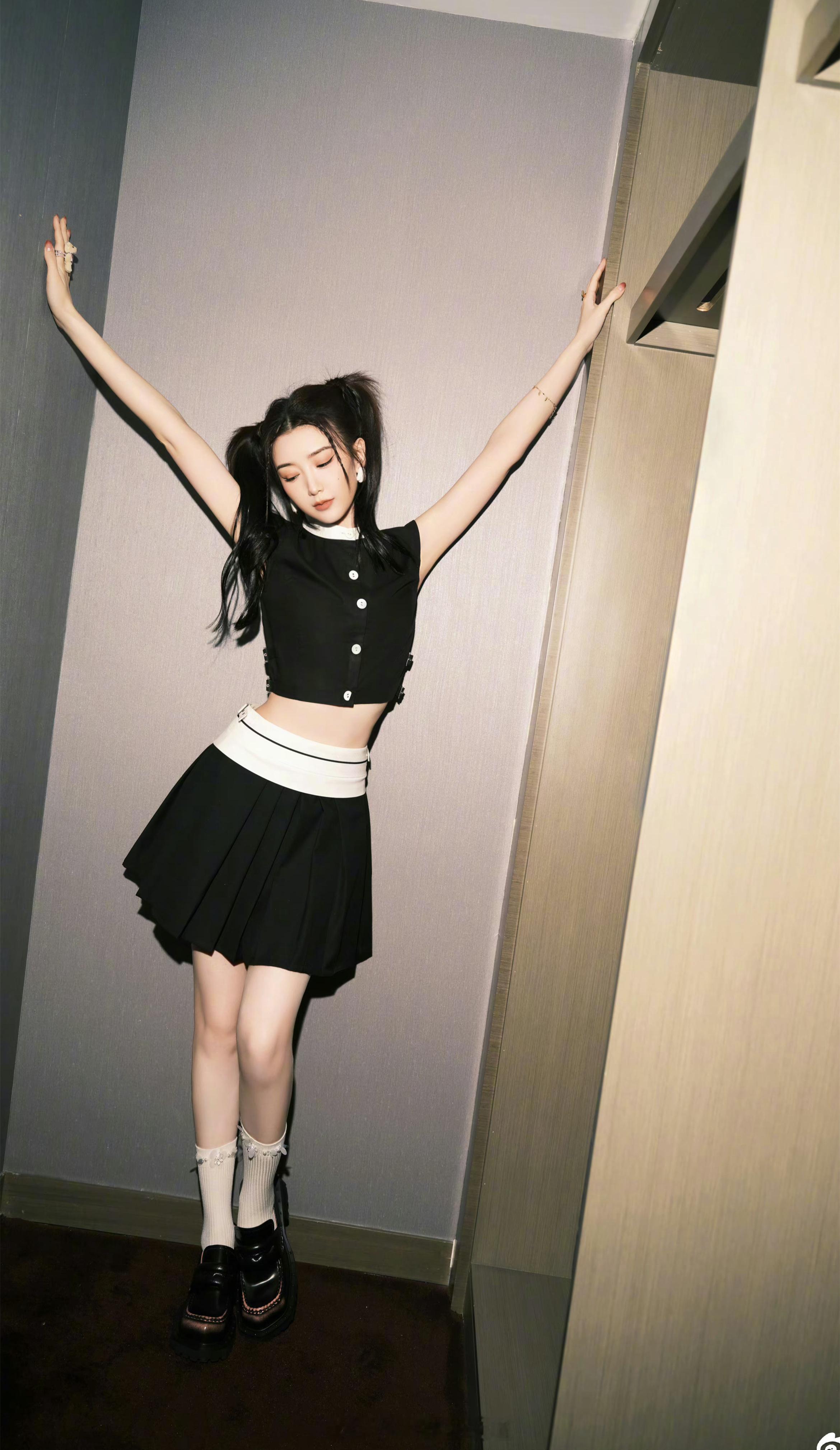 毛晓彤多巴胺穿搭造型