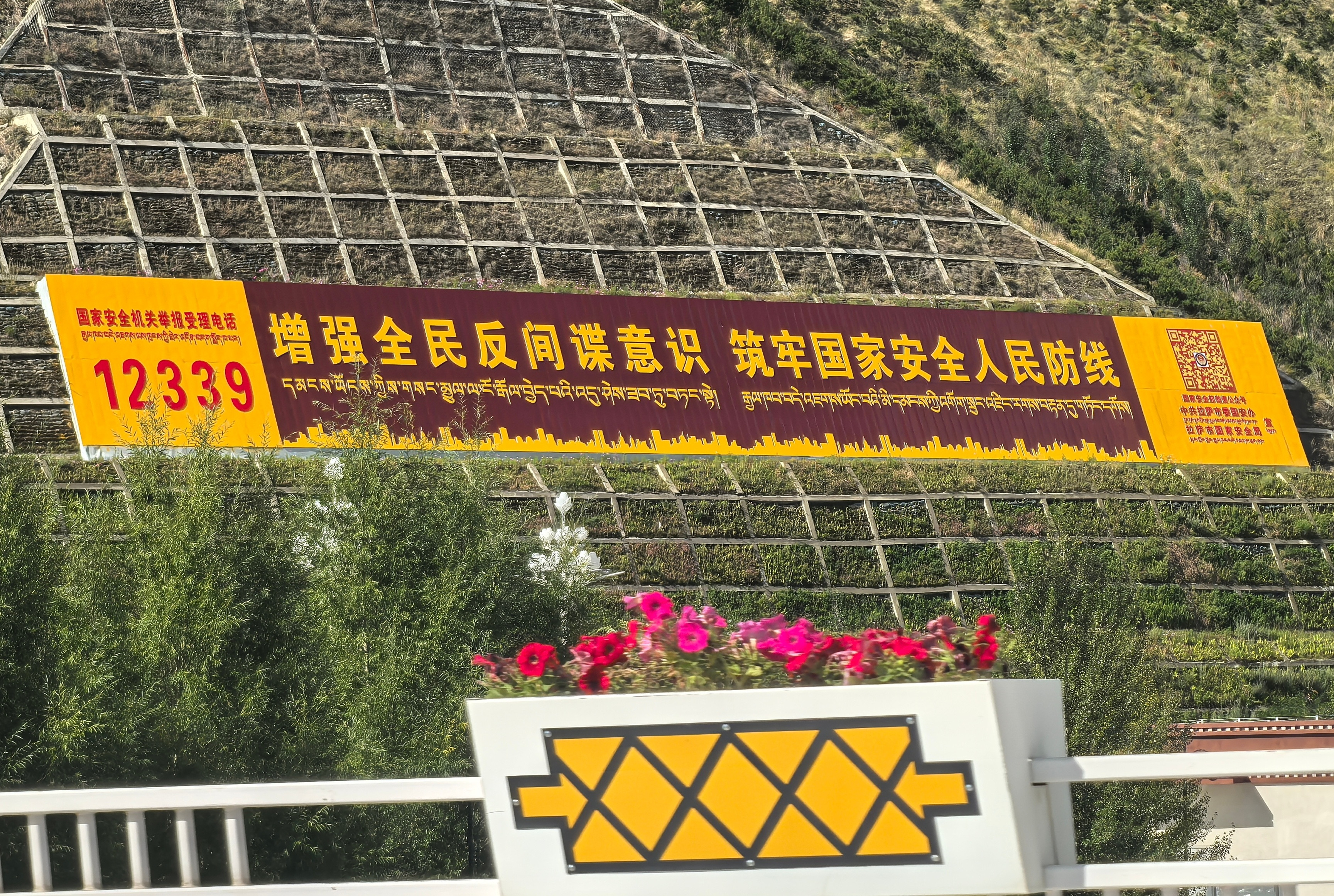 每年至少一次。香巴拉的天是晴朗的天。西藏​​​