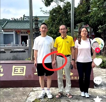 老谢和儿子谢浩男之间的父子关系难道真的产生裂痕了吗？注意看，在老谢人设还未翻
