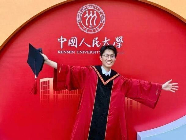 被网约车司机半路赶下车，两个大学生的操作让全网怒赞：这才是中国青年该有的样子