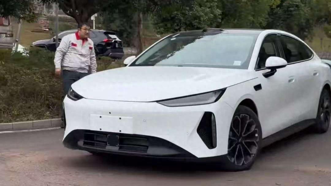 奇瑞风云A9重磅登场！2928mm轴距+AI灵犀智舱+猎鹰驾驶辅助