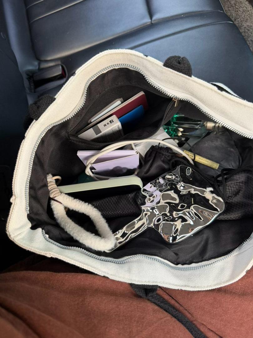 简直要被皮的座椅靠背粘死……