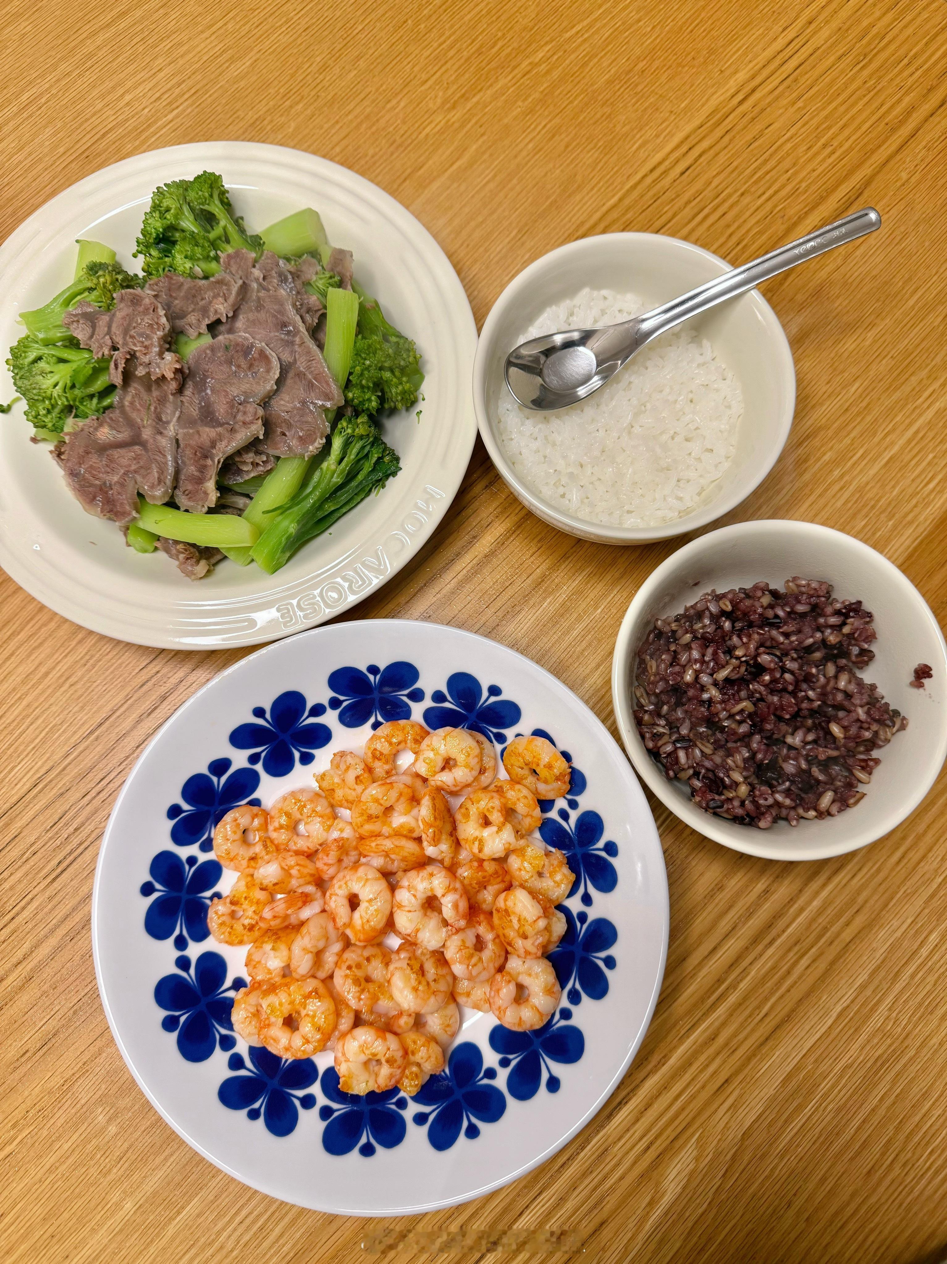 又热又没胃口，随便吃吃。