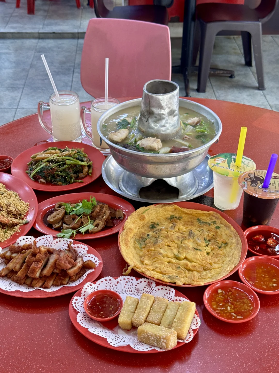 一口炭火砂锅，守住新加坡近百年的潮州老味