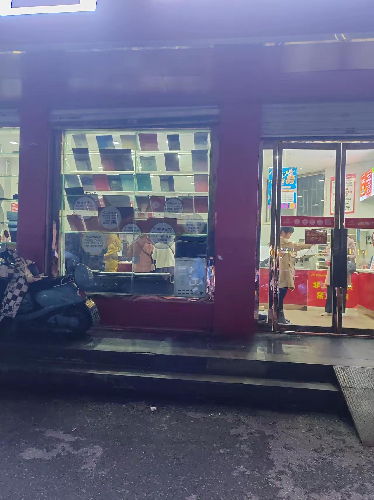 为什么说给孩子打印作业，能够引起这么多家长的共鸣，现在就说孩子上学可不简单，家家