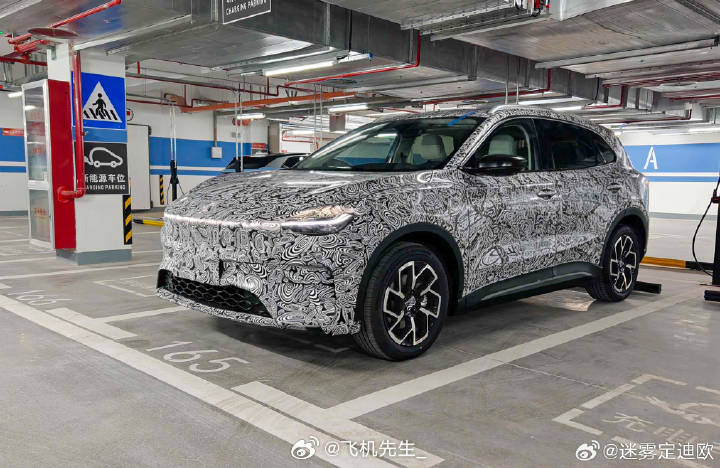 MG4也会推出SUV版本。从目前谍照看，尺寸大了不少，基本上是纯电大号的M