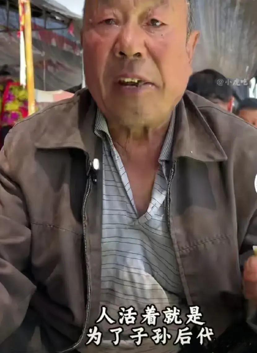 家人们谁懂啊！我可算是开眼了！77岁的大爷，重孙子都6岁了，居然还在工地扎钢筋！