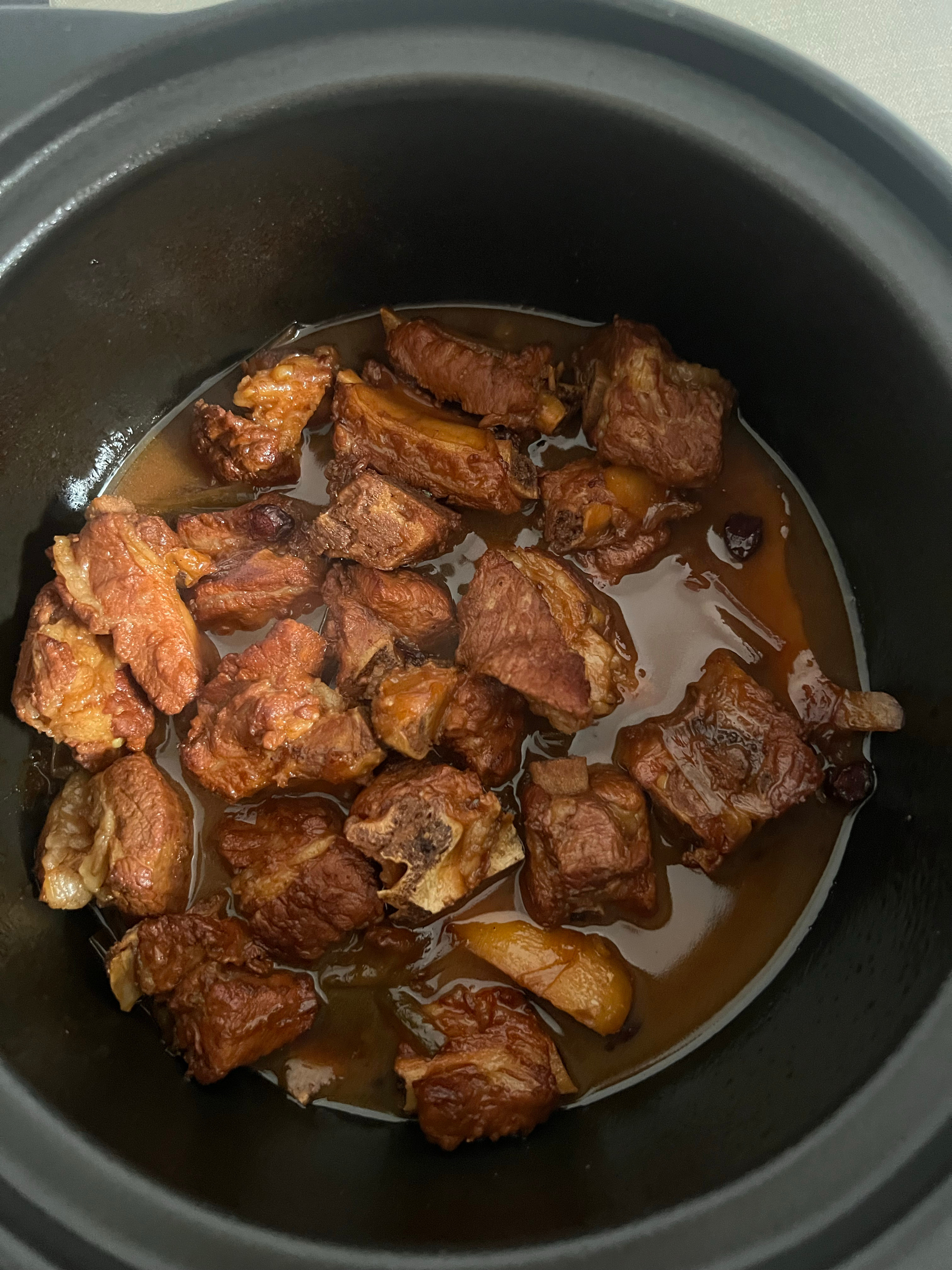 我一早又给大亨买了两条排骨回来～接着买了土豆买了里脊肉(炖汤用)准备放学了再给米