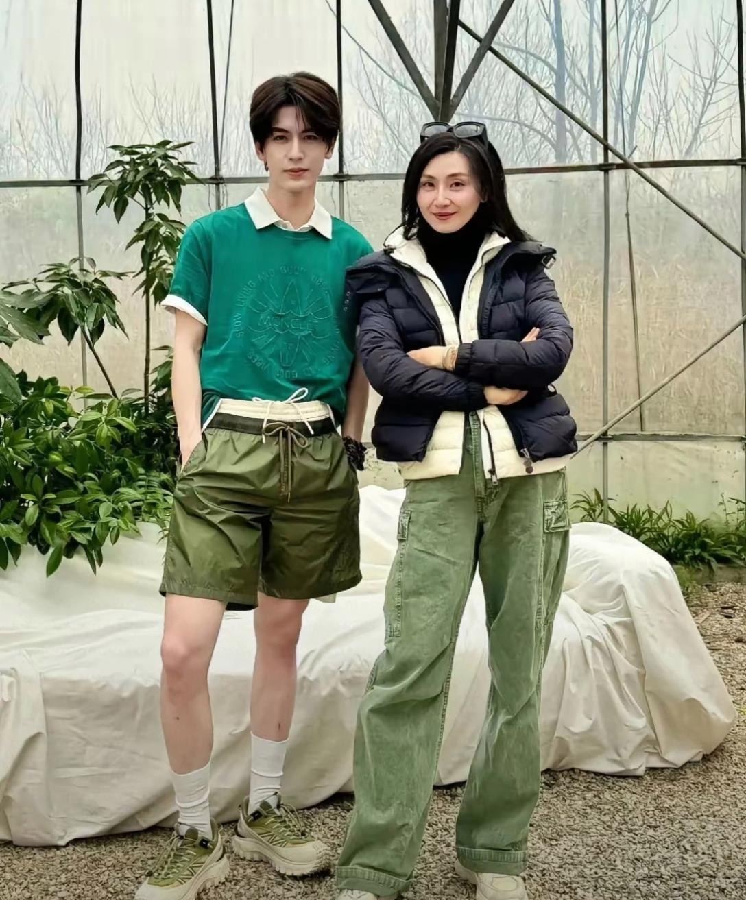 张凌赫的妈妈又年轻又漂亮
