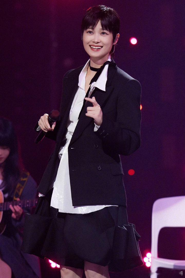 21年后见识到李宇春的厉害了李宇春能火21年的原因国乐无双这个舞台让我重新认识