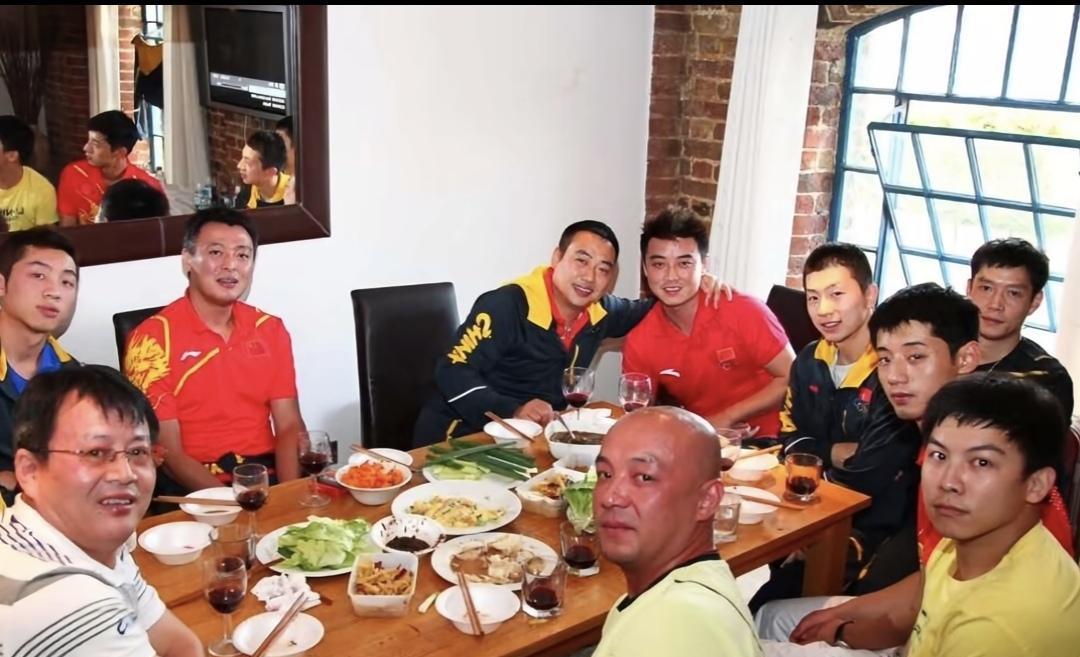 认识这些人吗？国乒的老队员，老教练。教练几乎都还在，队员们要么退役，要么转型