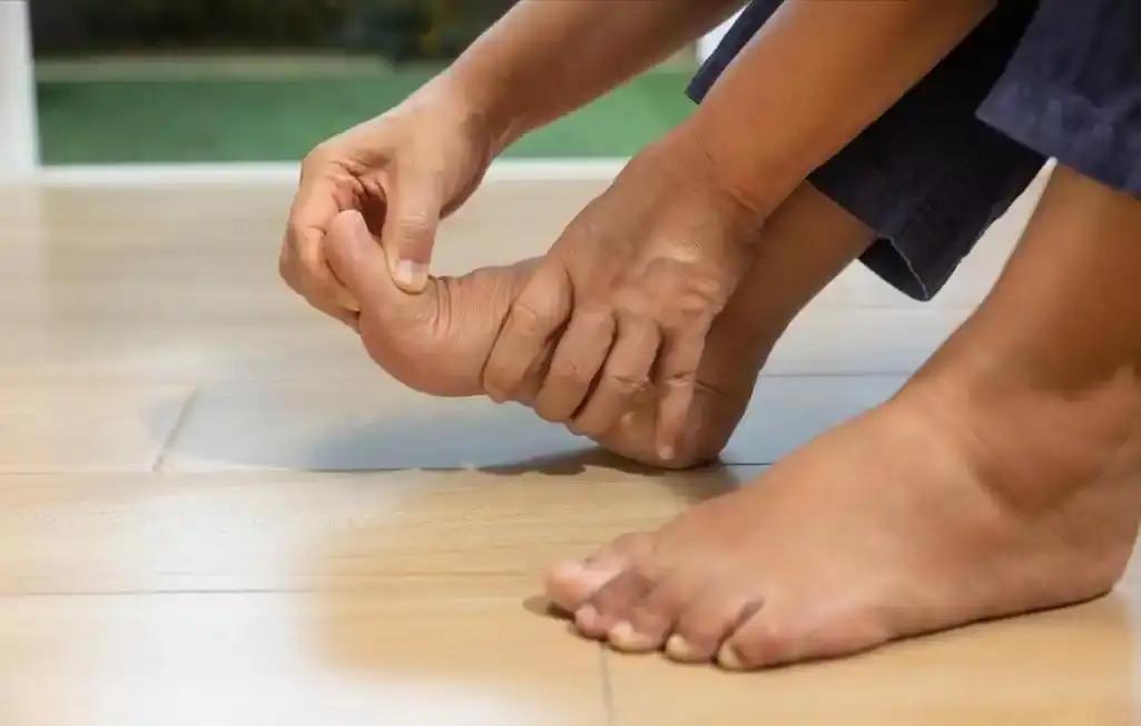 猝死倒计时！医学生含泪警告：糖尿病5大夺命信号，腿疼脚疼已算轻症