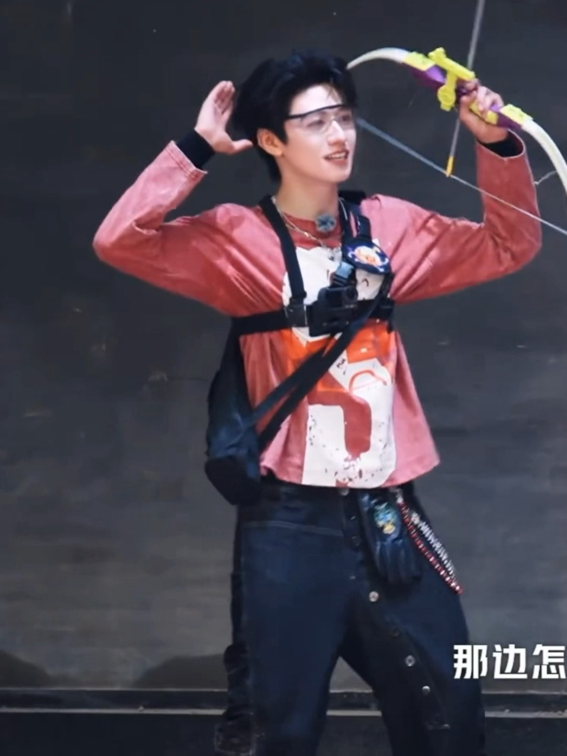 哎那边怎么还有跳舞的呀～～​​​