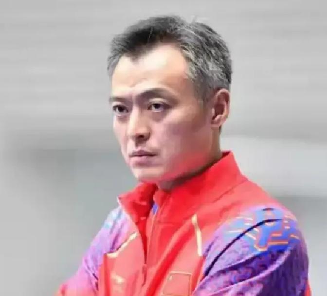 他带出马龙，但这次赢马琳王皓，靠的不是金牌。国乒选总教练，根本不是选“最会