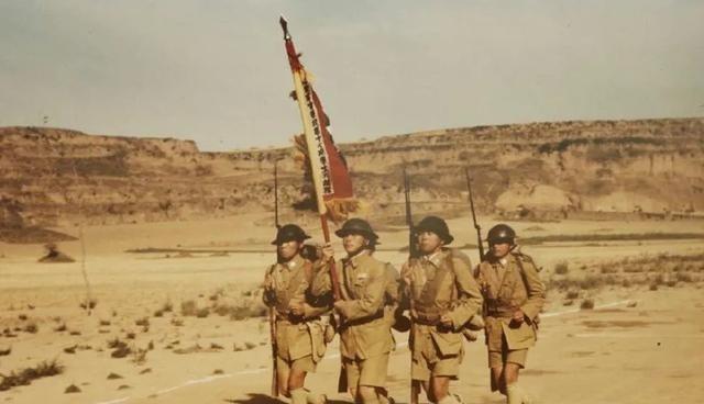 1942年，美国同意为中国军队武装30个美械师，首批装备了5个师。1944年底，