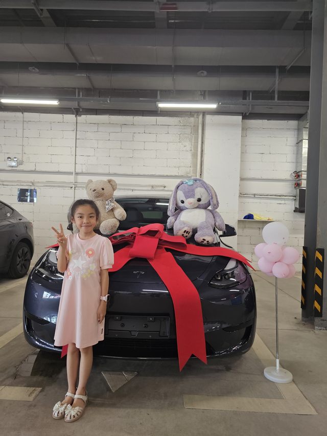 喜提特斯拉modelY丐中丐2024年7月16日，带着女儿去提车。纠结许久