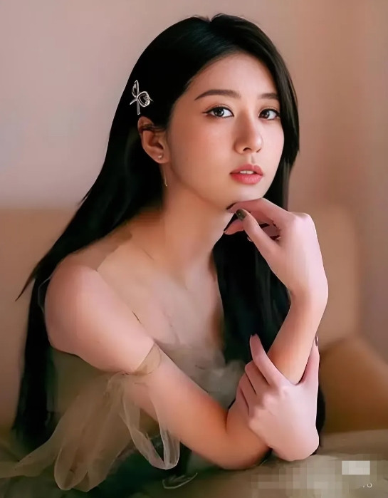 华裔演员李凯馨这次真的摊上大事了人怎么可以捅出这么大的篓子现在她不得不面临