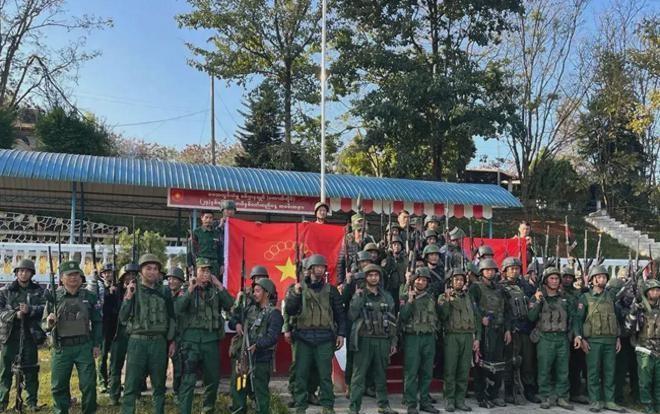 果敢同盟军和北掸邦军在盛桥镇的对峙，一直不愿退去！不过南掸邦军的媒体，一直给果敢