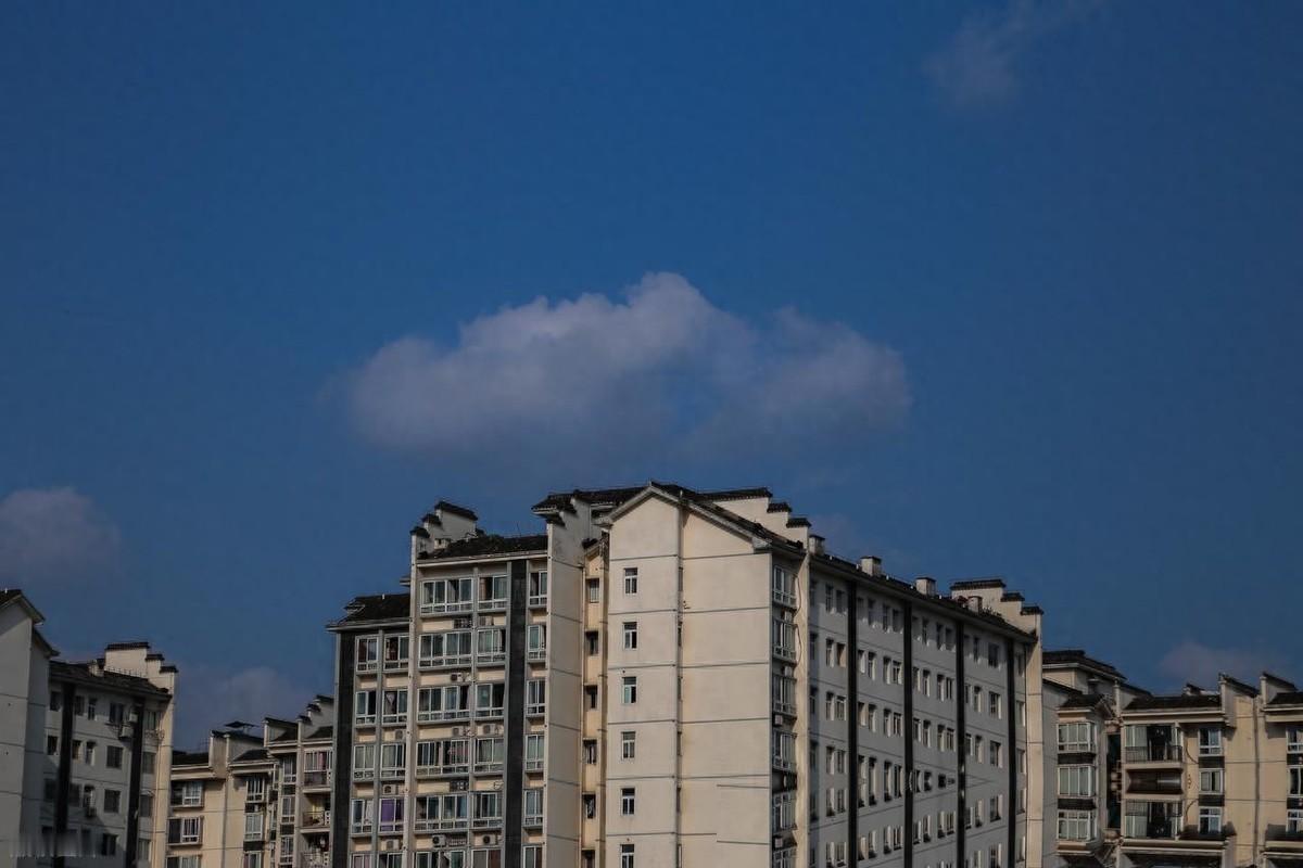 全款给儿子买的婚房，放了6年没住，一推门进去，好家伙，别人不仅住进去了，还连精装