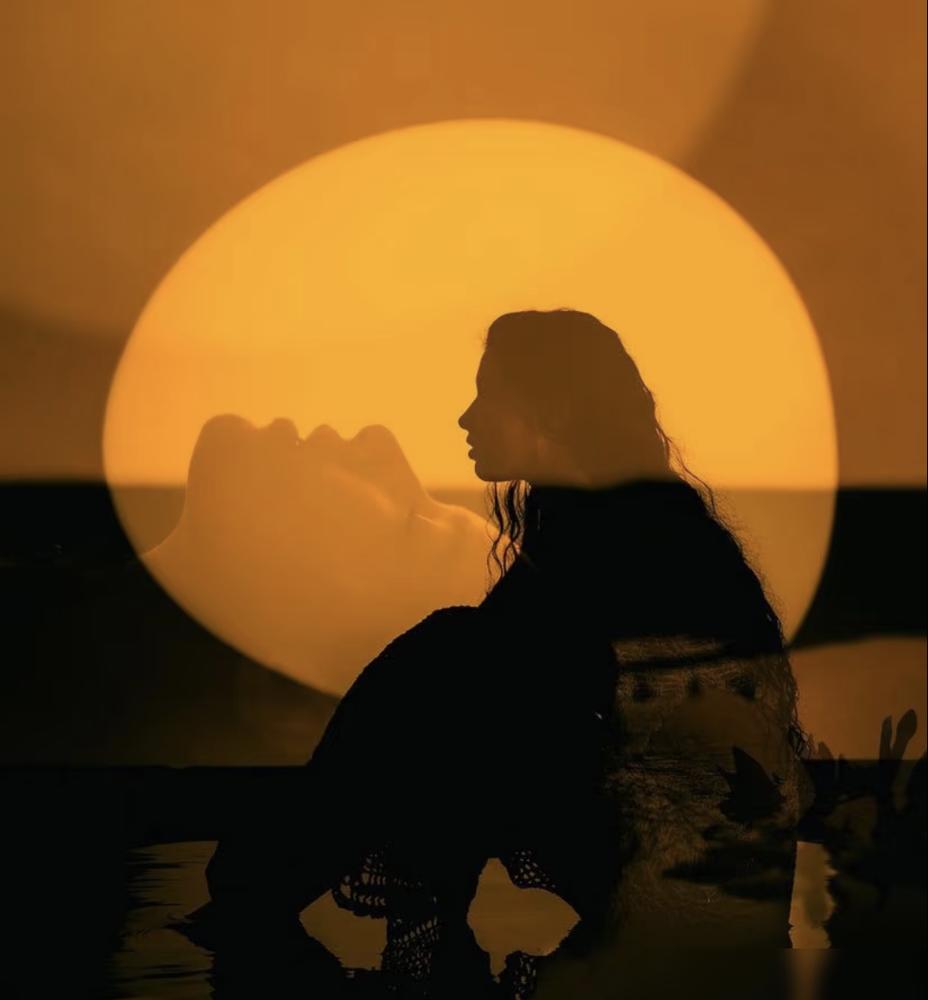 一个女人，​有这四个习惯，​说明她很聪明，不简单。​1.话不多，