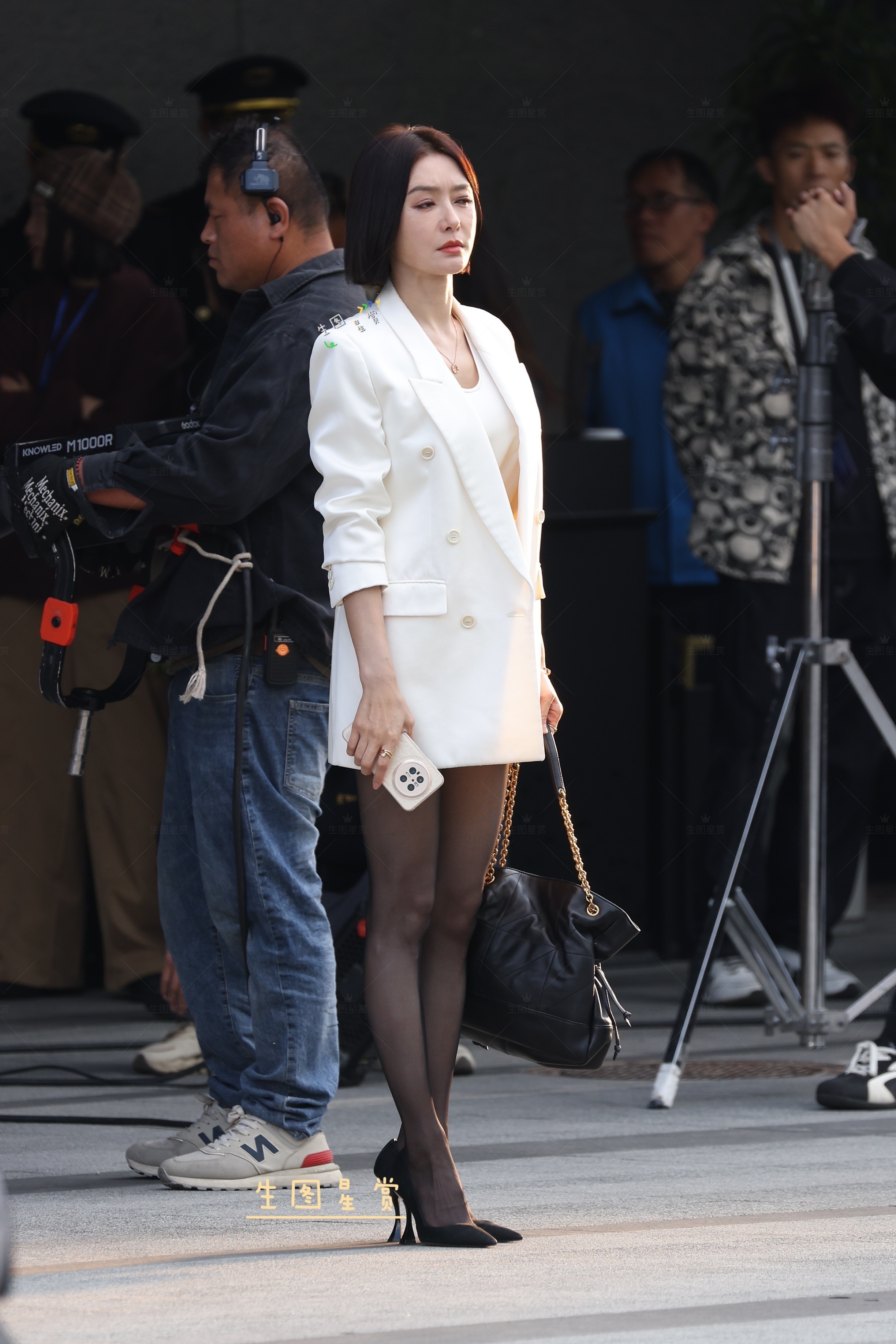 秦岚新剧被去母留子秦岚新剧闪耀如她路透是走路带风的沈真