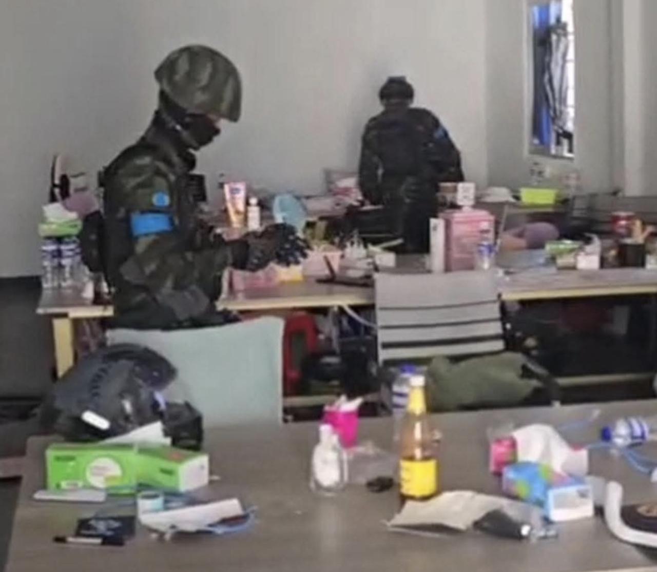 现场照片来了。泰国的一支特遣队，捣毁了设在柬埔寨境内，某一个村子里的一处电诈