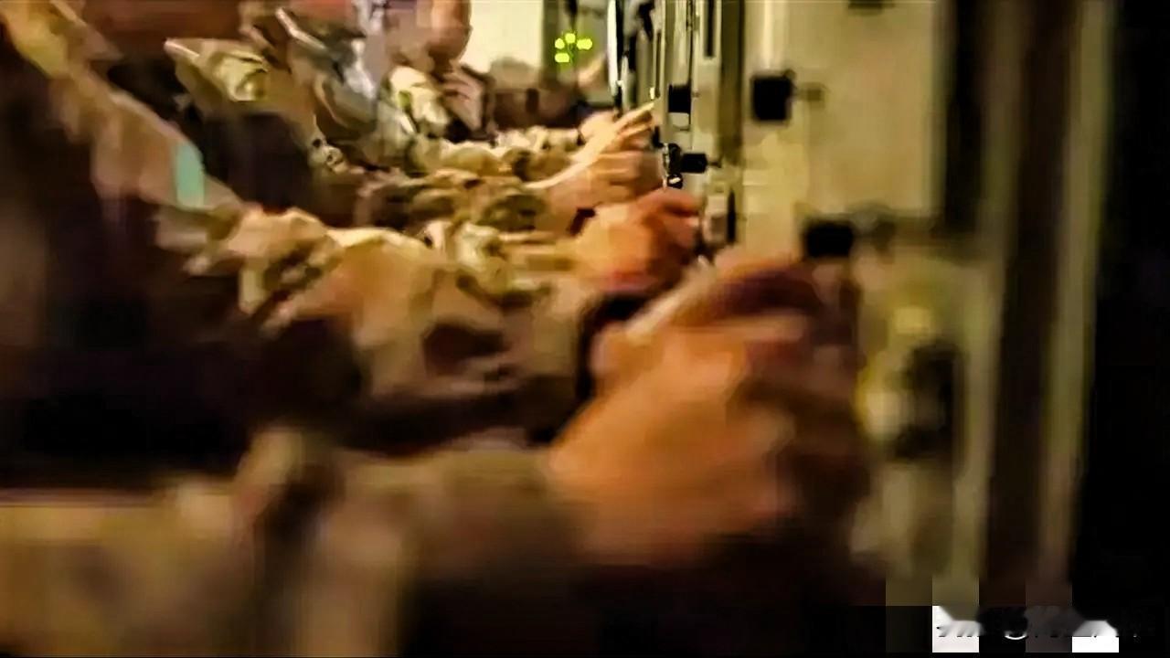 东部沿海阵地，导弹全时竖立，今晚，刚刚也已经通电话连日来，东部战区沿海一线紧张