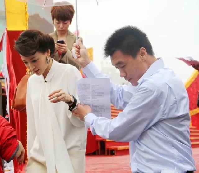 2012年，密春雷向董卿求婚，董卿立马拒绝：“你有老婆，我是不会嫁给你的。”话刚